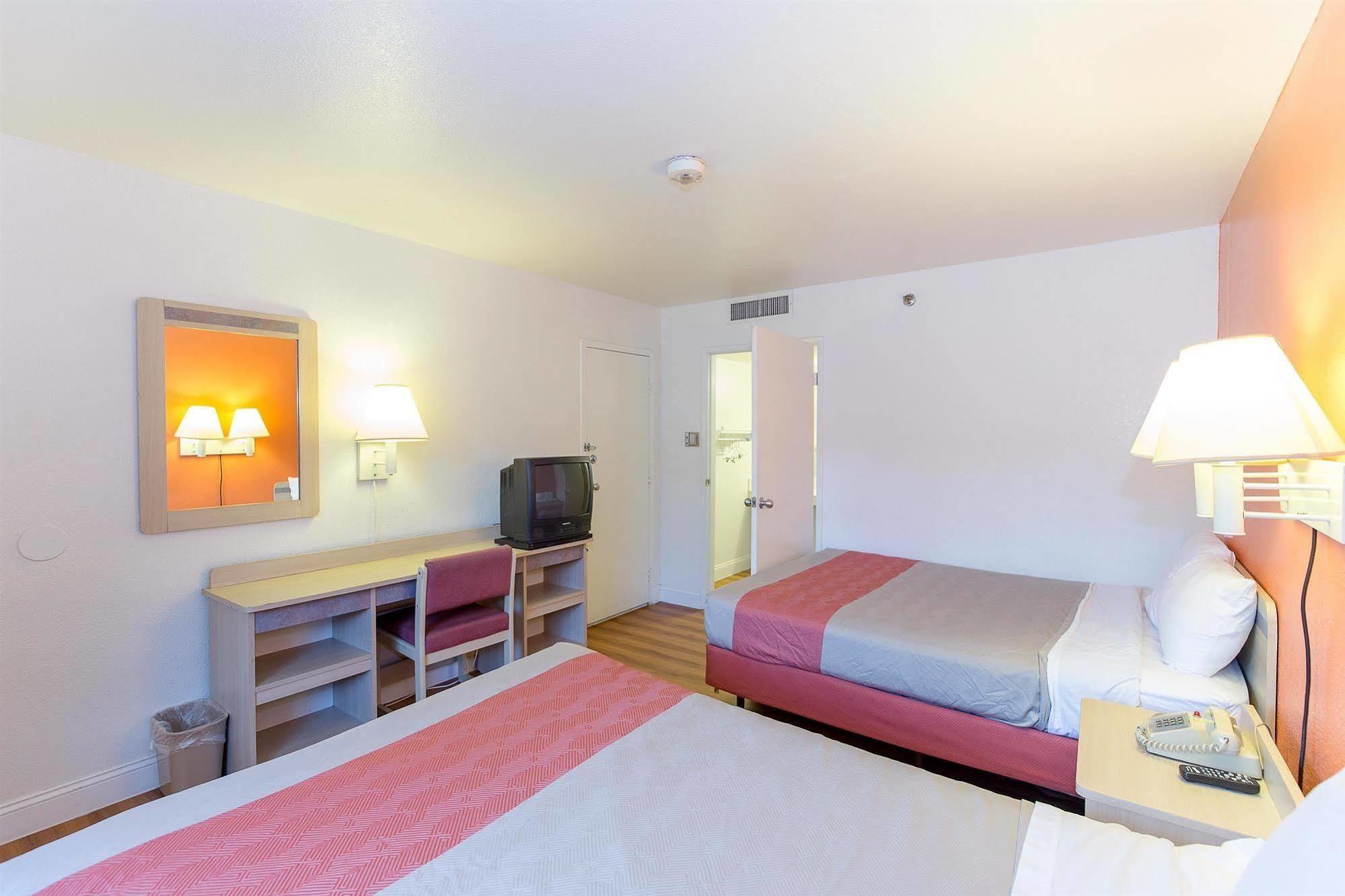 Motel 6 Vallejo - Maritime North Eksteriør bilde