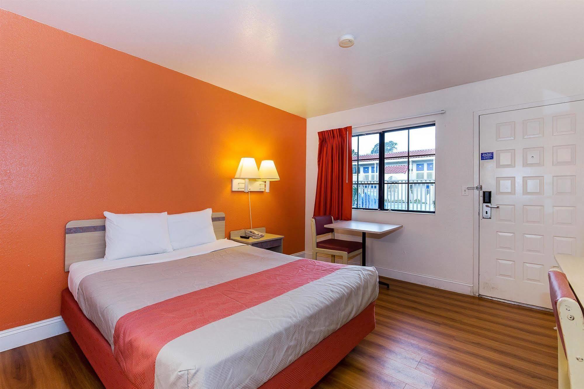 Motel 6 Vallejo - Maritime North Eksteriør bilde